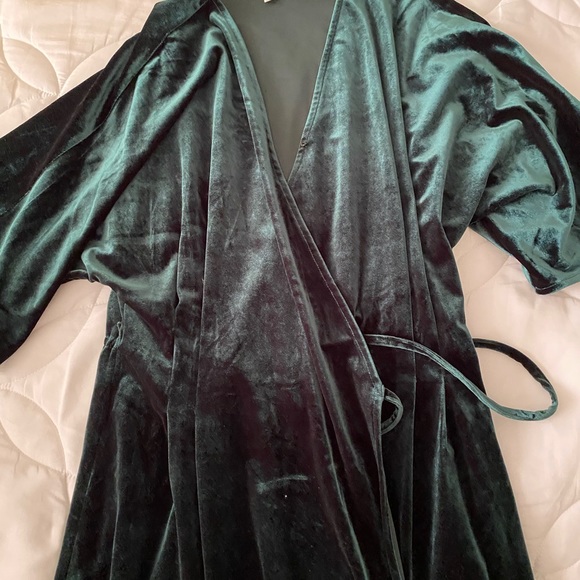 Clad & cloth midi emerald wrap dress 👗 - Picture 3 of 4